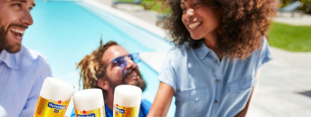 LA BIRRA ANALCOLICA È LA NUOVA PROTAGONISTA DELL’ESTATE 2026:  PER LA GEN Z È BUONA, VERSATILE E “COOL”