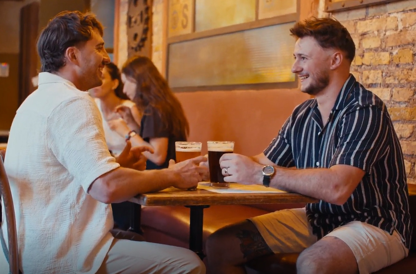 Giovani birra e socialità